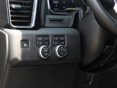 Used 2025 GMC Sierra 2500 Denali AWD/4WD image 25