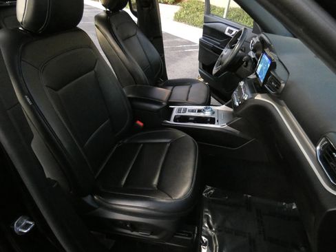 Used 2020 Ford Explorer XLT w/ Equipment Group 202A image 28