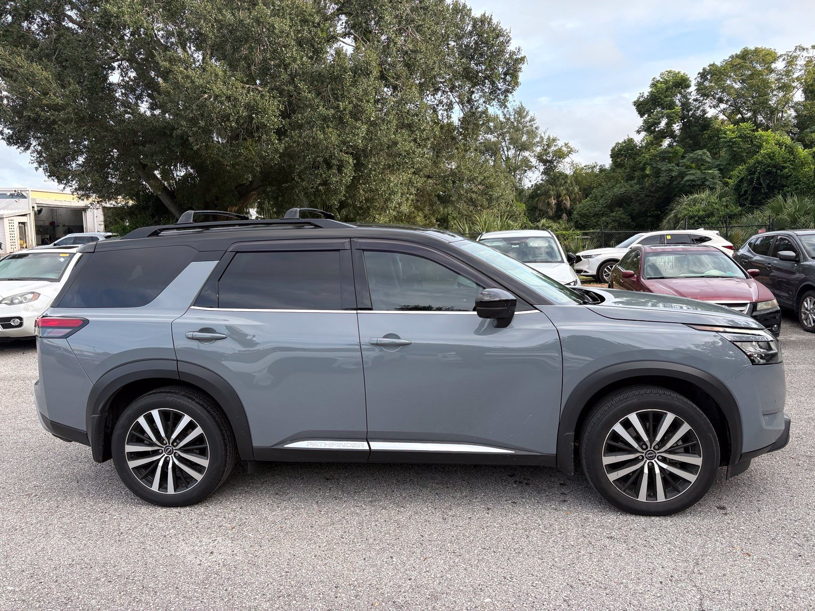 Used 2023 Nissan Pathfinder Platinum w/ Cargo Package FWD image 3