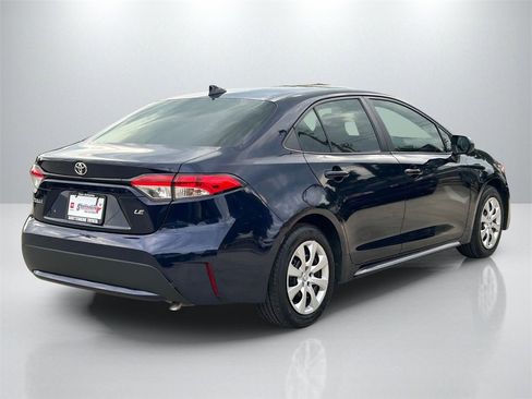 Used 2022 Toyota Corolla LE image 5