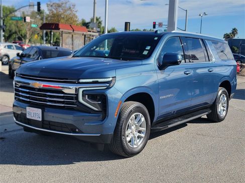 Used 2025 Chevrolet Suburban LT w/ Comfort Package image 10