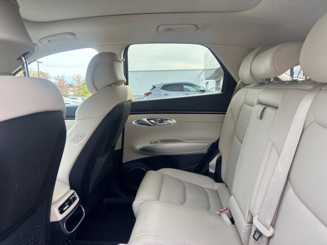 Used 2023 Genesis GV70 2.5T w/ Select Package AWD/4WD image 10