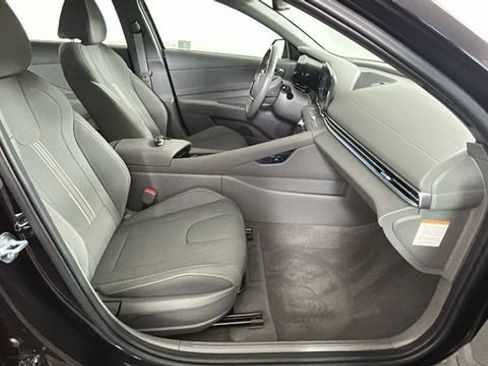 Certified 2025 Hyundai Elantra SEL FWD image 31