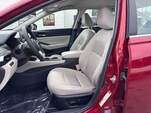 Used 2025 Nissan Altima 2.5 SV FWD image 27