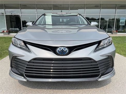 Used 2024 Toyota Camry LE image 3