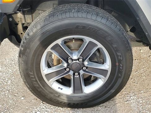 Used 2018 Jeep Wrangler Unlimited Sahara w/ Cold Weather Group image 8