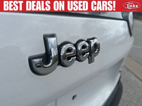 Used 2019 Jeep Cherokee Latitude Plus w/ Cold Weather Group AWD/4WD image 36