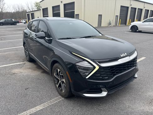 Used 2024 Kia Sportage EX image 3