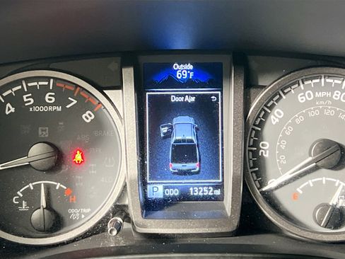 Used 2023 Toyota Tacoma TRD Off-Road image 23