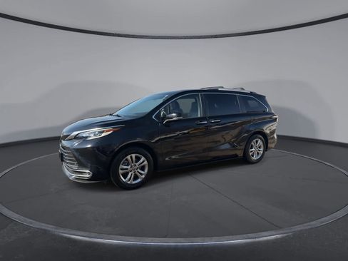 Used 2022 Toyota Sienna Platinum image 4