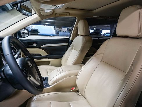 Used 2015 Toyota Highlander XLE image 19