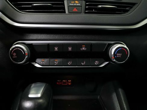 Used 2022 Nissan Altima 2.5 SR FWD image 14