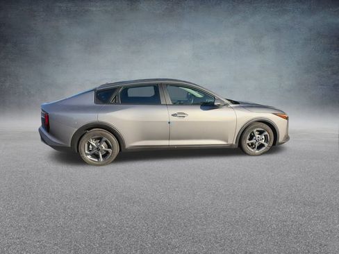 New 2025 Kia K4 LXS image 25