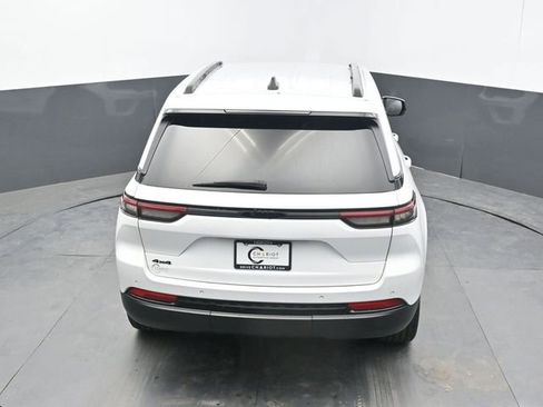 Used 2023 Jeep Grand Cherokee Altitude image 48