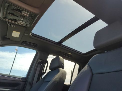 Used 2024 Chevrolet Suburban Z71 w/ Luxury Package AWD/4WD image 31