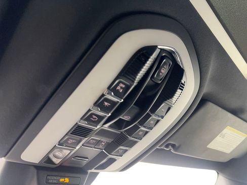 Used 2022 Porsche Macan image 70