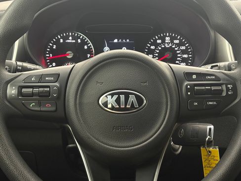Used 2017 Kia Sorento FWD image 18