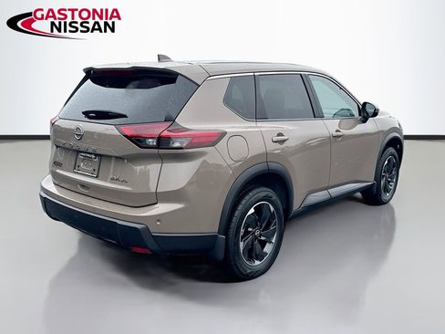 Used 2024 Nissan Rogue SV AWD/4WD image 9