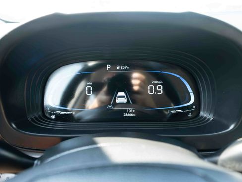 Used 2025 Hyundai Venue SEL FWD image 16