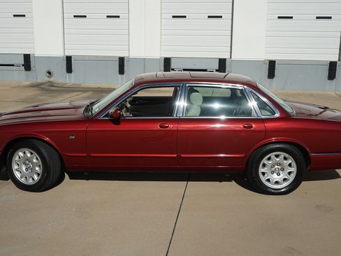 Used 1999 Jaguar XJ8 image 5