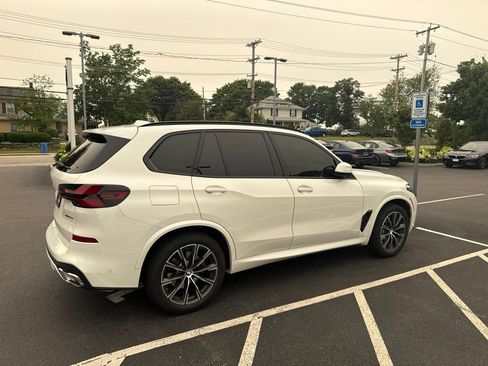 Used 2025 BMW X5 xDrive40i w/ M Sport Package AWD/4WD image 8