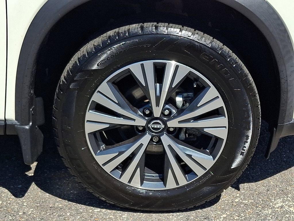 Certified 2023 Nissan Rogue SV w/ SV Premium B Package AWD/4WD image 9