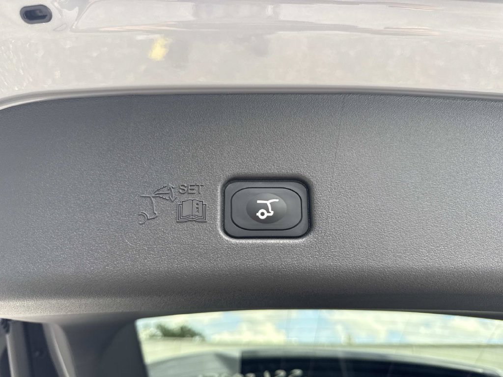 New 2026 Lincoln Nautilus Premier AWD/4WD image 12