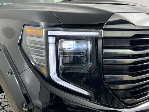 Used 2023 GMC Sierra 1500 AT4 w/ AT4 Premium Package AWD/4WD image 9