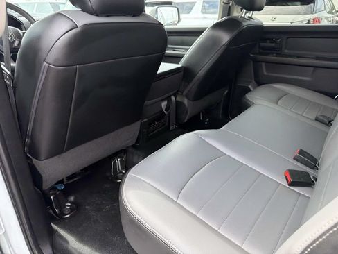 Used 2022 RAM 1500 Tradesman w/ Chrome Appearance Group RWD image 16