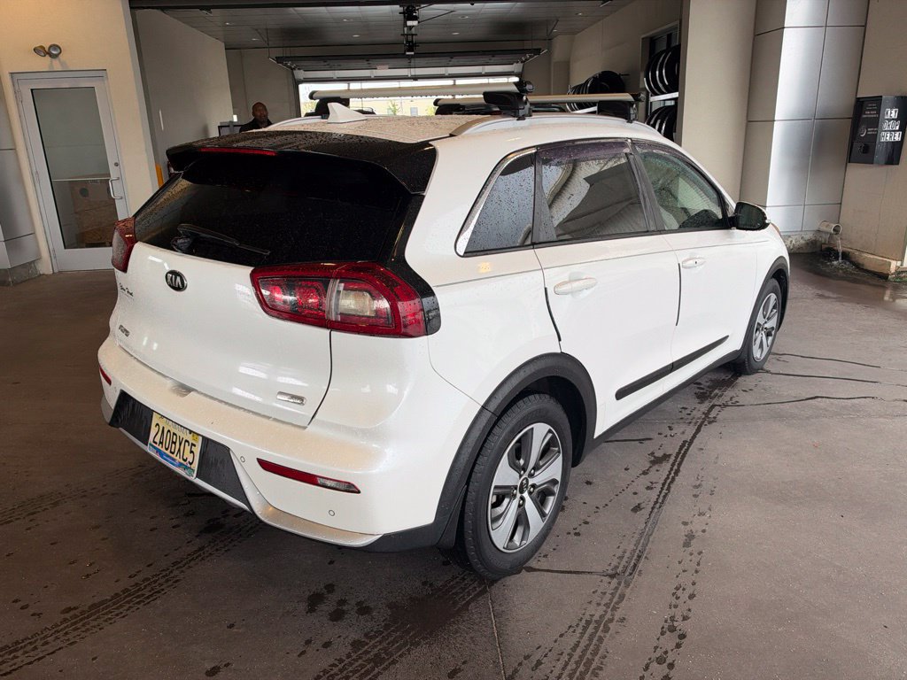 Used 2018 Kia Niro EX w/ EX Premium Package FWD image 7