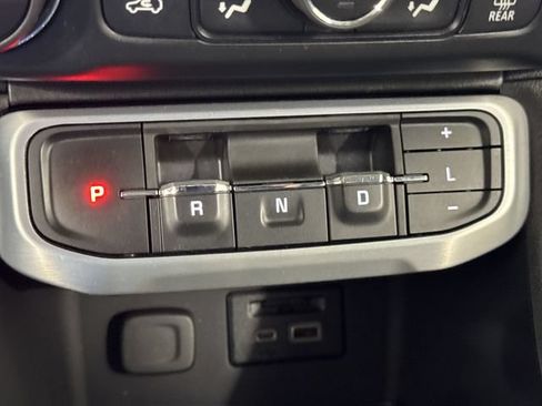 Used 2020 GMC Acadia SLT w/ LPO, Floor Liner Package FWD image 16