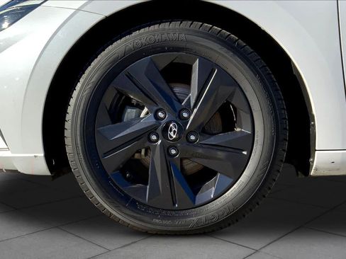 Used 2022 Hyundai Elantra SEL w/ Cargo Package image 10