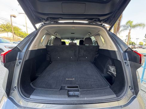 Used 2025 Nissan Rogue SV image 33