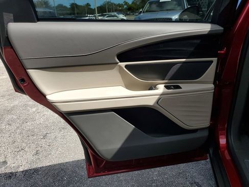 Certified 2024 Lincoln Nautilus Premier image 10