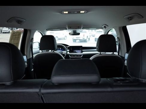 Used 2025 Volkswagen Taos SE FWD image 24