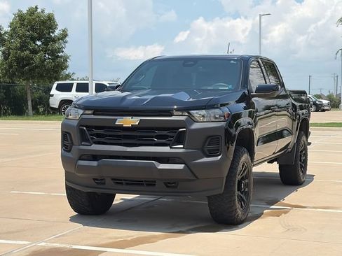 Used 2023 Chevrolet Colorado W/T w/ Advanced Trailering Package AWD/4WD image 3