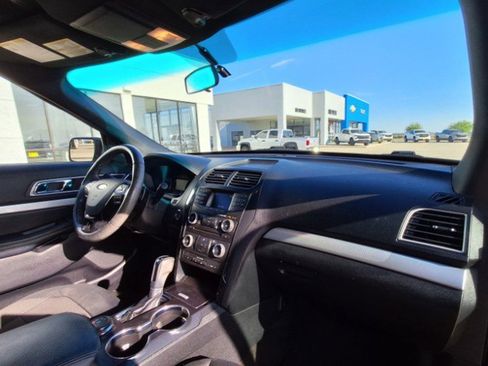 Used 2017 Ford Explorer XLT AWD/4WD image 14