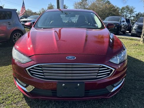 Used 2018 Ford Fusion SE w/ Equipment Group 201A image 2