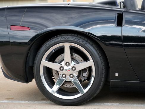 Used 2007 Chevrolet Corvette Convertible w/ Preferred Equipment Group RWD image 26