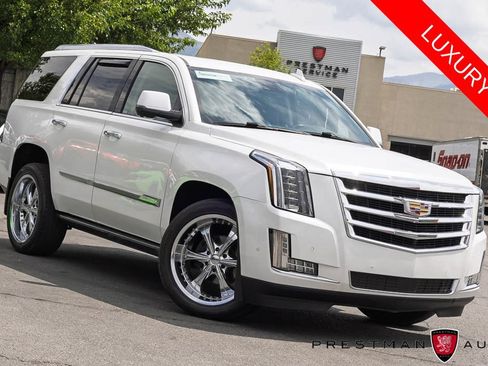 Used 2020 Cadillac Escalade Premium Luxury AWD/4WD image 1