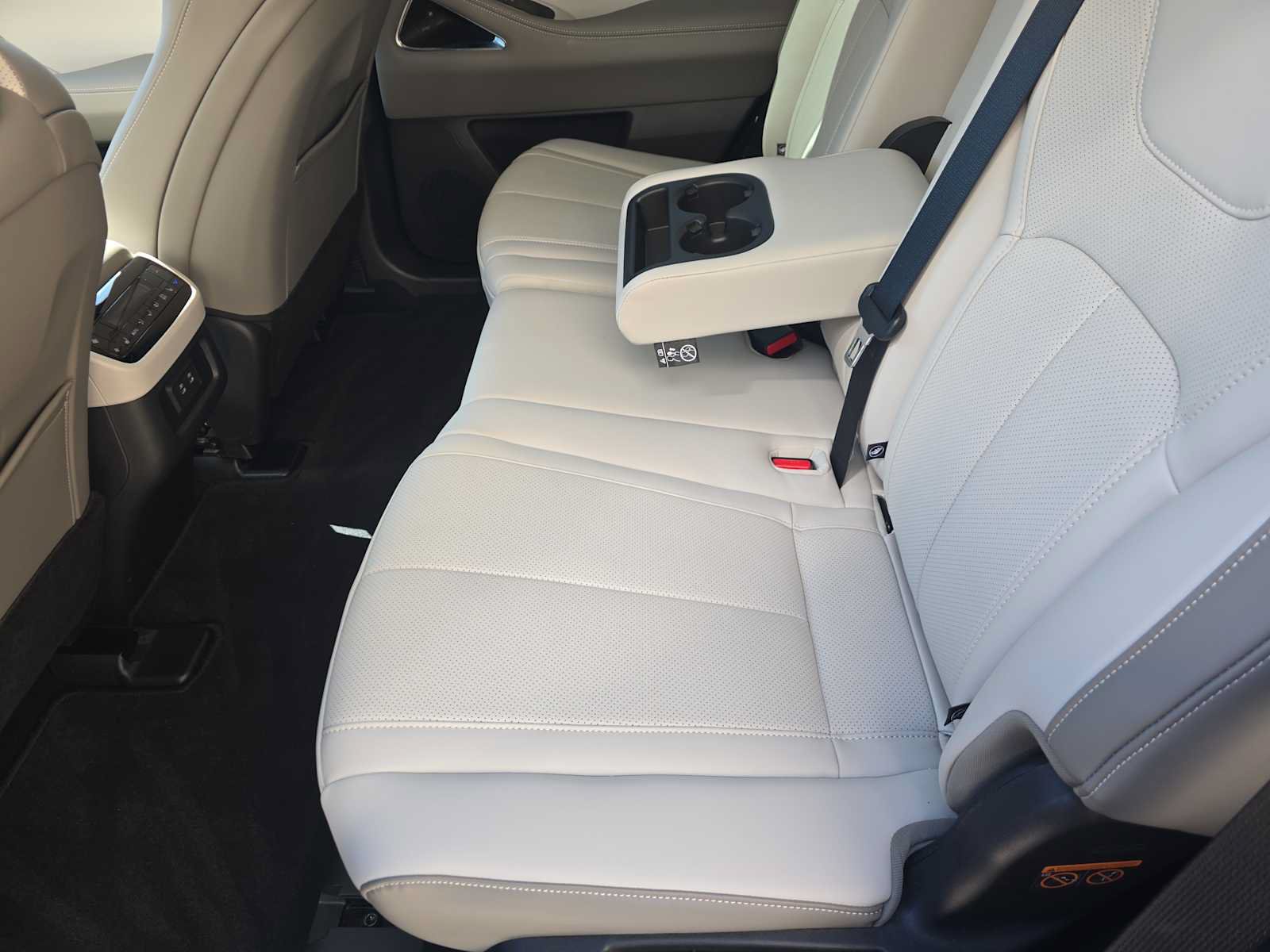 Certified 2026 INFINITI QX60 Luxe w/ Cargo Package FWD image 13