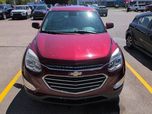 Used 2017 Chevrolet Equinox LT FWD image 2