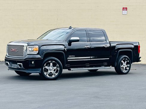 Used 2015 GMC Sierra 1500 Denali w/ Driver Alert Package AWD/4WD image 3