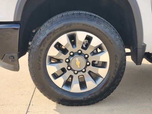 Used 2025 Chevrolet Silverado 2500 Custom w/ Custom Value Package image 16