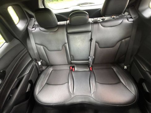 Used 2025 Jeep Compass Trailhawk AWD/4WD image 37