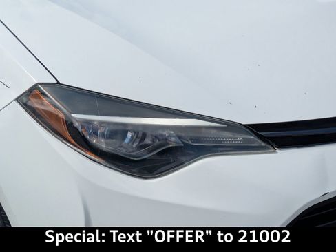 Used 2018 Toyota Corolla LE FWD image 11