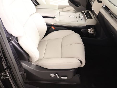 New 2026 Lincoln Navigator Premiere AWD/4WD image 14