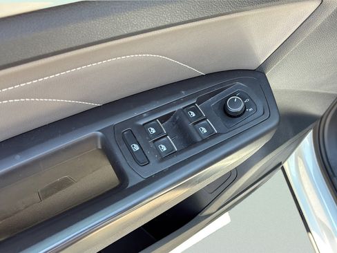 Used 2022 Volkswagen Atlas SE FWD image 12