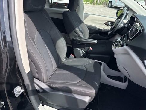Used 2023 Chrysler Voyager LX FWD image 23