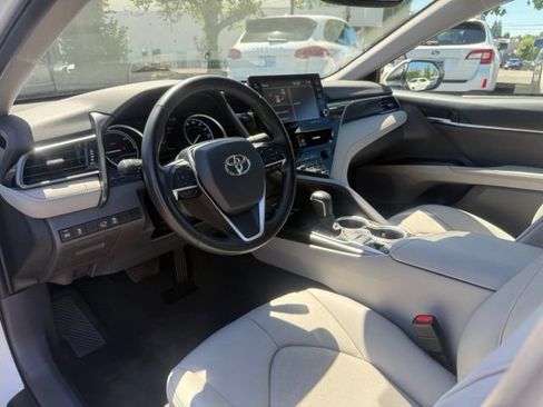 Used 2022 Toyota Camry XLE FWD image 7